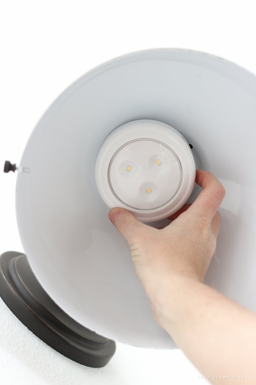 壁に穴開け不要 賃貸対応 バッテリー内蔵式LED電球付属 電気工事不要 ブラケットライト 壁掛けフックにて固定 マカロン おしゃれ E26口金 取付便利 電池別売り ホワイト