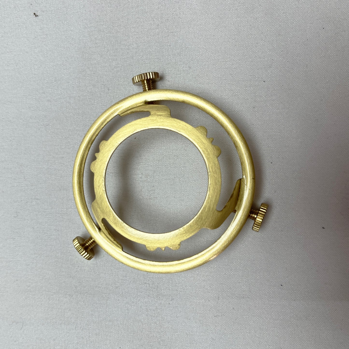 fsliving 真鍮製 3点止め金具 E17ソケット対応 照明器具取付用 ホルダ 止め金具 シェード固定用 リング 蓋 ネジ 3つ穴 パーツ 部品 DIY 固定リング 壁掛け照明用 壁掛けライト用 ブラケットライト用 ウォールランプ 壁付け
